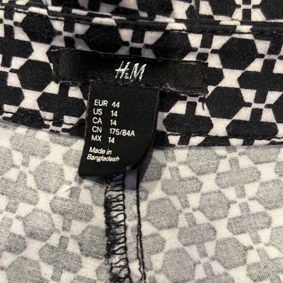 🪷Size 14 shorts 🪷 - Picture 7 of 8